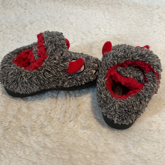 Monster Slippers - Picture 4 of 5